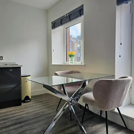 Modern Flat - Free Parking Apartment